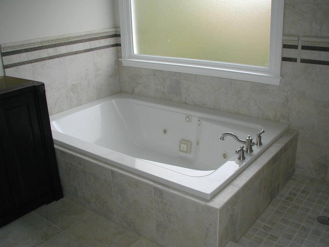 Jacuzzi tub